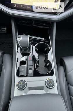 Внедорожник / Кроссовер Volkswagen Touareg 2019 в 