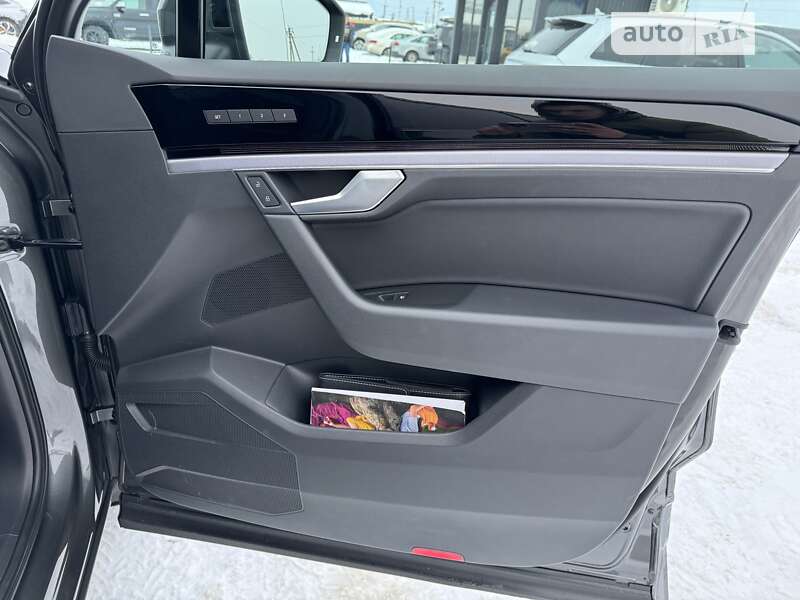 Позашляховик / Кросовер Volkswagen Touareg 2019 в Львові