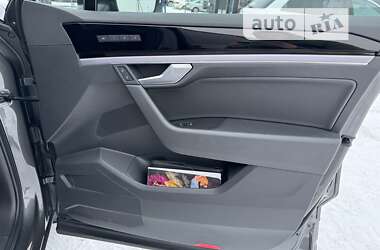 Внедорожник / Кроссовер Volkswagen Touareg 2019 в 