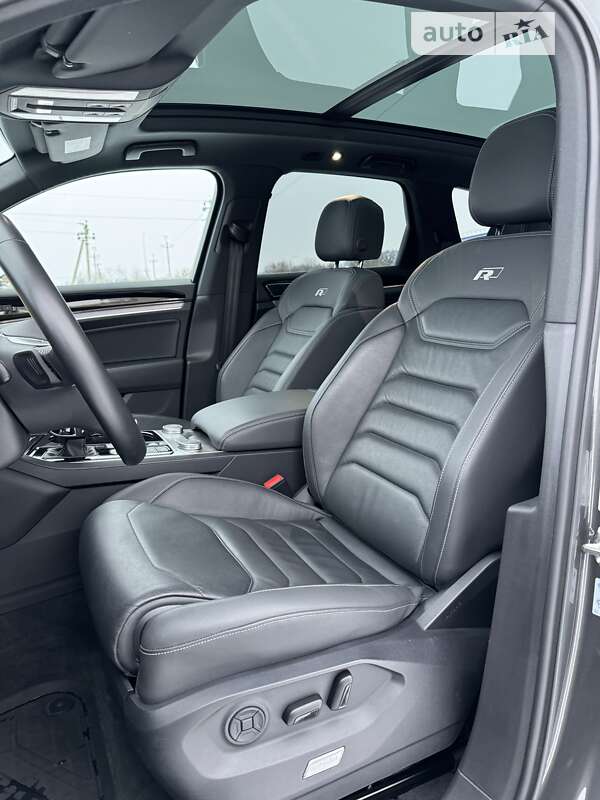 Позашляховик / Кросовер Volkswagen Touareg 2019 в Львові