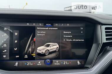 Внедорожник / Кроссовер Volkswagen Touareg 2019 в 
