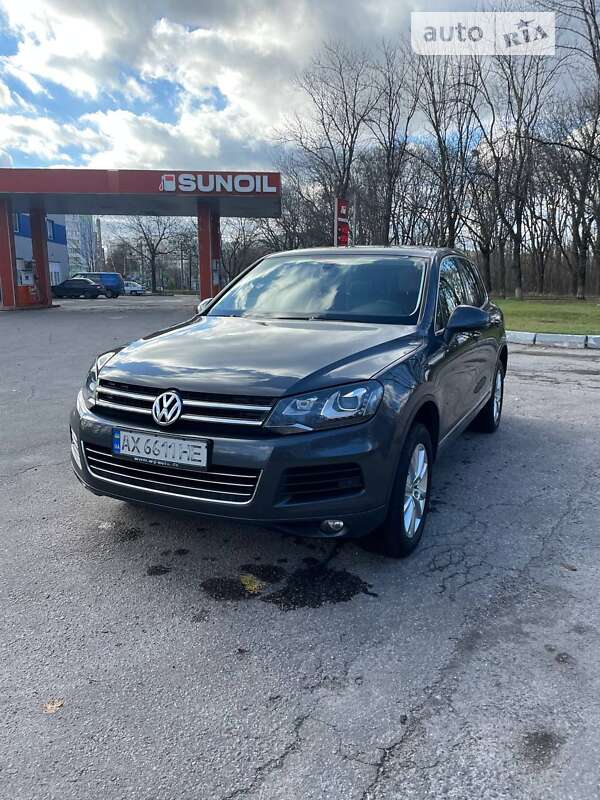 Позашляховик / Кросовер Volkswagen Touareg 2012 в Харкові