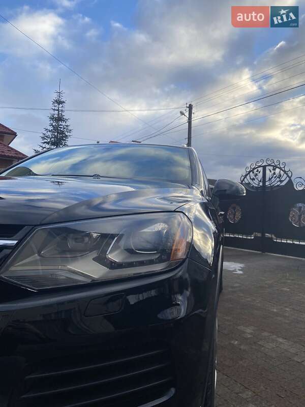 Внедорожник / Кроссовер Volkswagen Touareg 2012 в Надворной