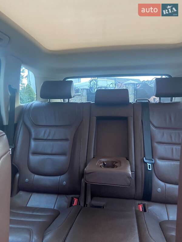 Внедорожник / Кроссовер Volkswagen Touareg 2012 в Надворной