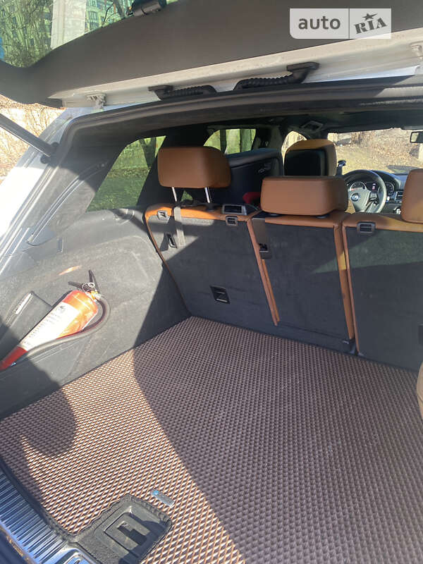 Позашляховик / Кросовер Volkswagen Touareg 2013 в Києві