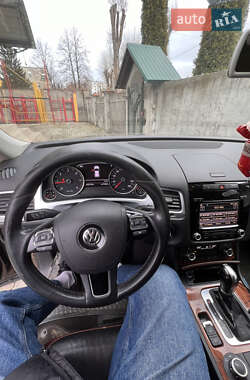 Внедорожник / Кроссовер Volkswagen Touareg 2013 в 