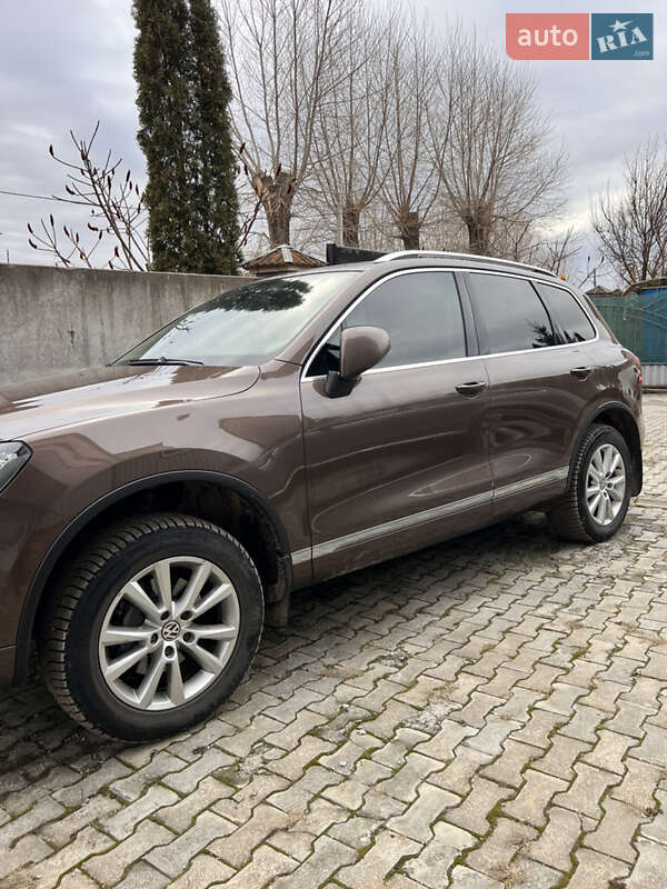 Внедорожник / Кроссовер Volkswagen Touareg 2013 в Тернополе
