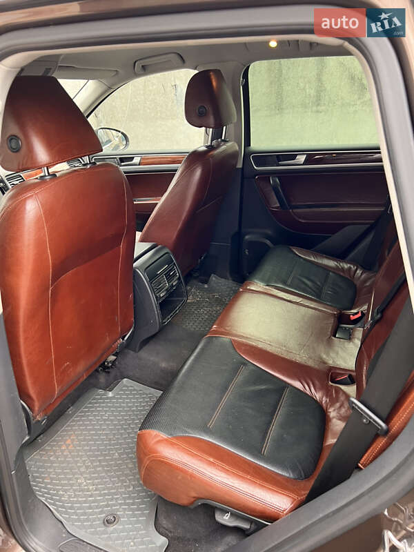 Внедорожник / Кроссовер Volkswagen Touareg 2013 в Тернополе