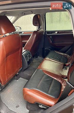 Внедорожник / Кроссовер Volkswagen Touareg 2013 в 