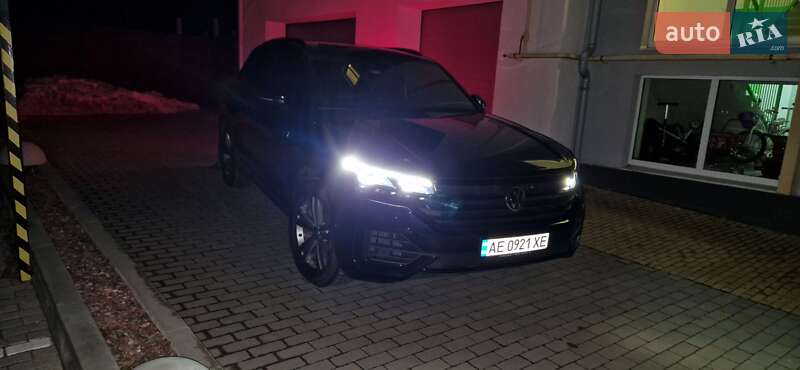 Позашляховик / Кросовер Volkswagen Touareg 2021 в Києві