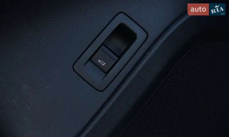 Внедорожник / Кроссовер Volkswagen Touareg 2013 в Хмельницком