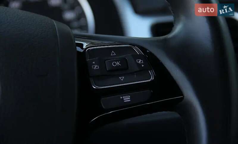 Внедорожник / Кроссовер Volkswagen Touareg 2013 в Хмельницком