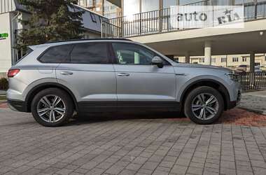 Внедорожник / Кроссовер Volkswagen Touareg 2018 в Львове