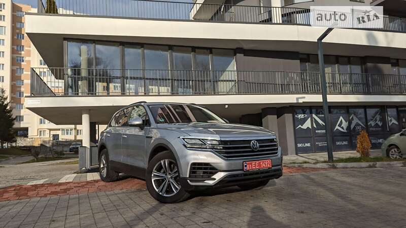 Внедорожник / Кроссовер Volkswagen Touareg 2018 в Львове