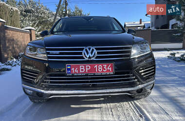 Внедорожник / Кроссовер Volkswagen Touareg 2015 в Львове