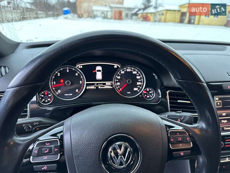 Внедорожник / Кроссовер Volkswagen Touareg 2012 в Виннице