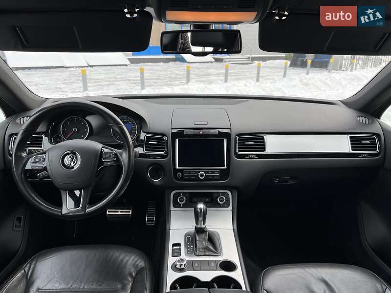 Внедорожник / Кроссовер Volkswagen Touareg 2011 в Киеве