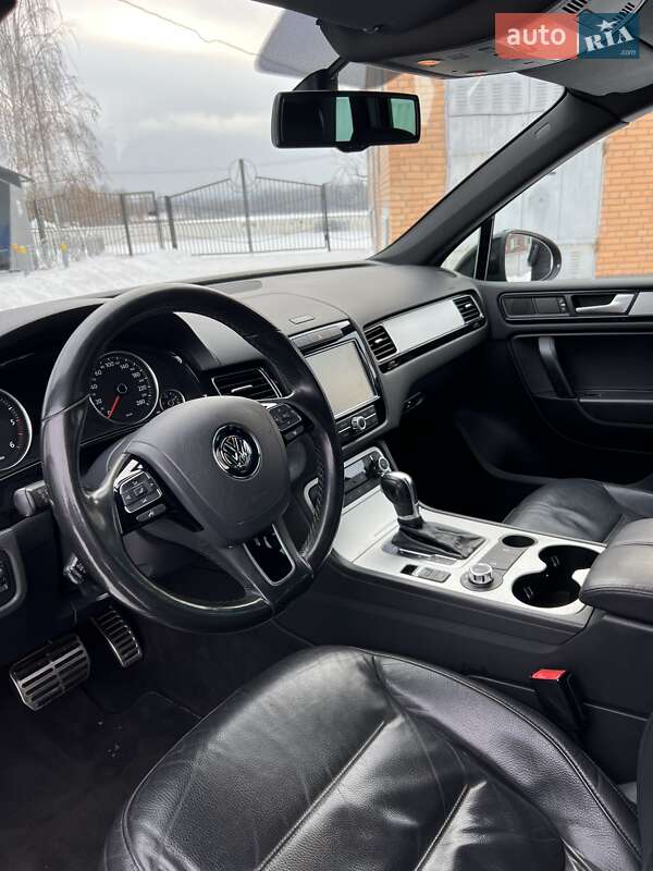 Внедорожник / Кроссовер Volkswagen Touareg 2011 в Киеве