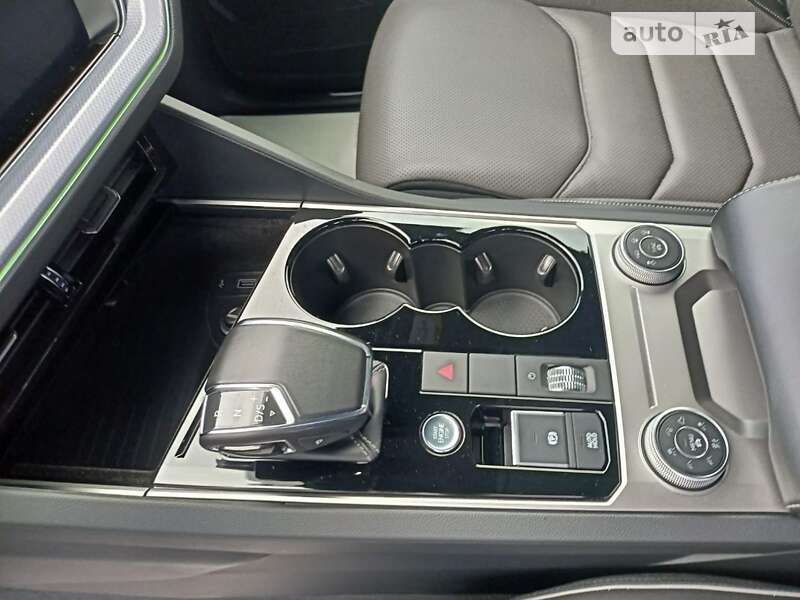 Внедорожник / Кроссовер Volkswagen Touareg 2018 в Мостиске