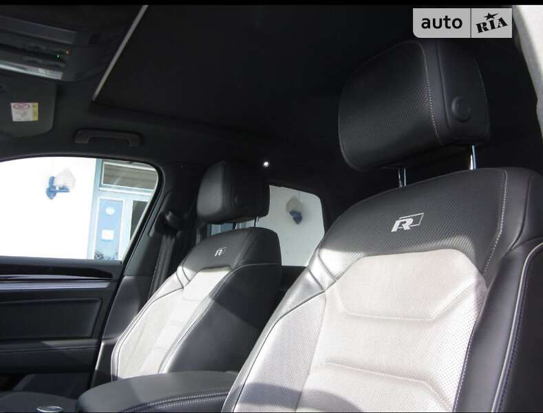 Внедорожник / Кроссовер Volkswagen Touareg 2018 в Мостиске