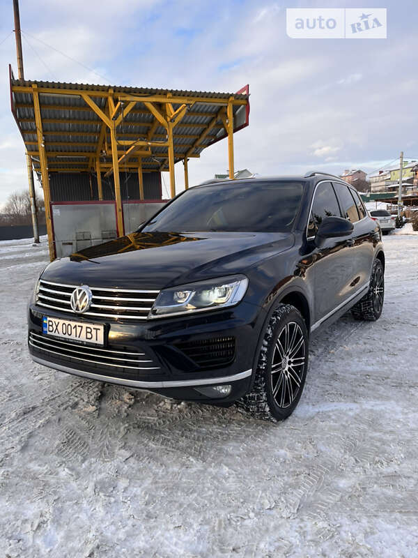 Внедорожник / Кроссовер Volkswagen Touareg 2014 в Хмельницком