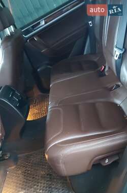 Внедорожник / Кроссовер Volkswagen Touareg 2013 в 