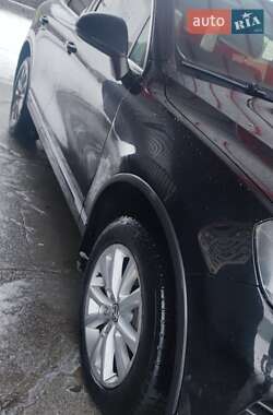 Внедорожник / Кроссовер Volkswagen Touareg 2013 в 