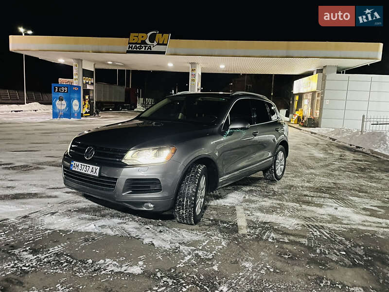 Внедорожник / Кроссовер Volkswagen Touareg 2011 в Радомышле