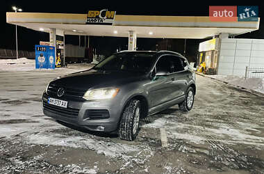 Внедорожник / Кроссовер Volkswagen Touareg 2011 в Радомышле