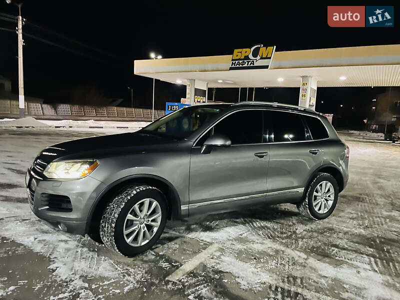 Внедорожник / Кроссовер Volkswagen Touareg 2011 в Радомышле