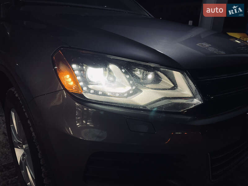 Внедорожник / Кроссовер Volkswagen Touareg 2011 в Радомышле