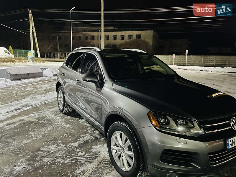 Внедорожник / Кроссовер Volkswagen Touareg 2011 в Радомышле