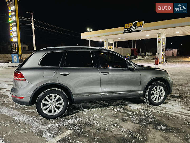Внедорожник / Кроссовер Volkswagen Touareg 2011 в Радомышле