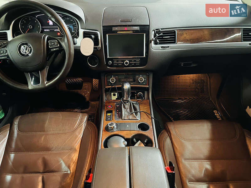 Внедорожник / Кроссовер Volkswagen Touareg 2011 в Радомышле