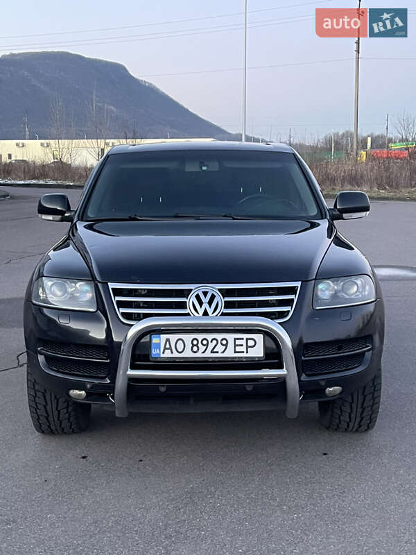 Внедорожник / Кроссовер Volkswagen Touareg 2006 в Хусте