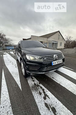 Внедорожник / Кроссовер Volkswagen Touareg 2014 в Киеве