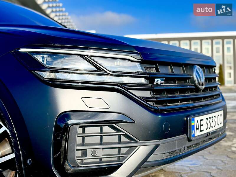 Внедорожник / Кроссовер Volkswagen Touareg 2019 в Днепре