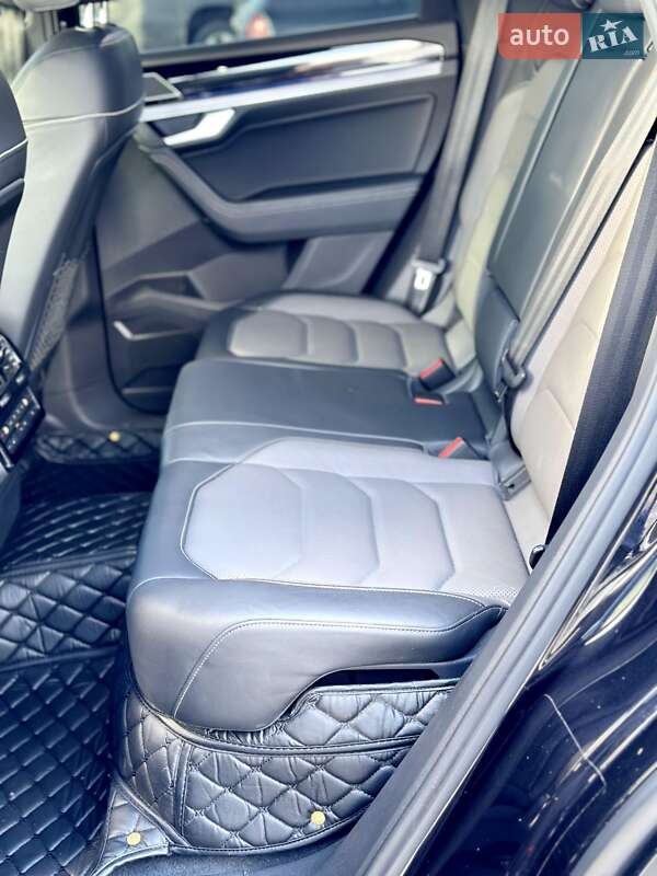 Внедорожник / Кроссовер Volkswagen Touareg 2019 в Днепре