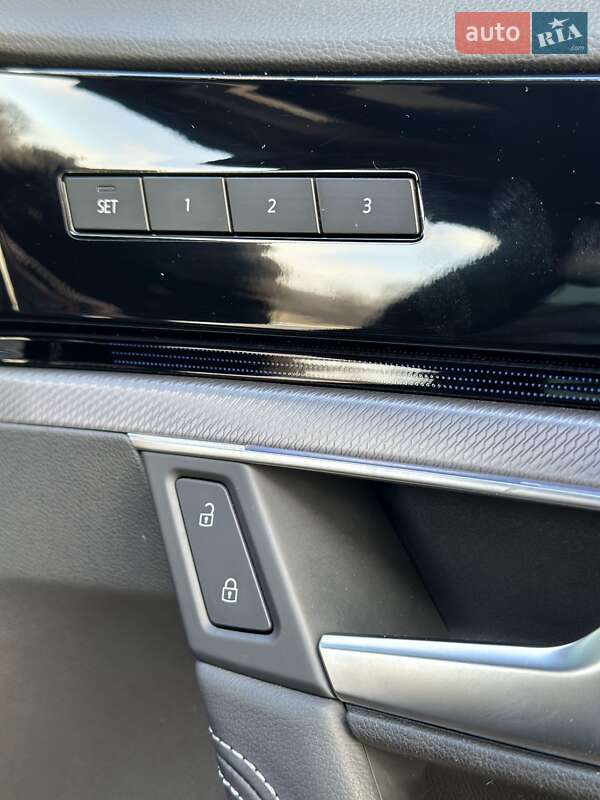 Внедорожник / Кроссовер Volkswagen Touareg 2019 в Днепре