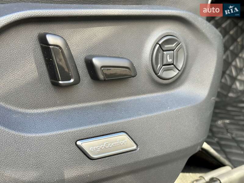 Внедорожник / Кроссовер Volkswagen Touareg 2019 в Днепре