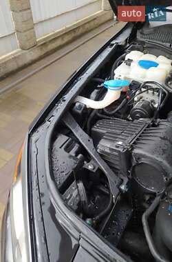 Внедорожник / Кроссовер Volkswagen Touareg 2012 в 