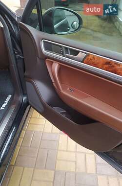 Внедорожник / Кроссовер Volkswagen Touareg 2012 в 