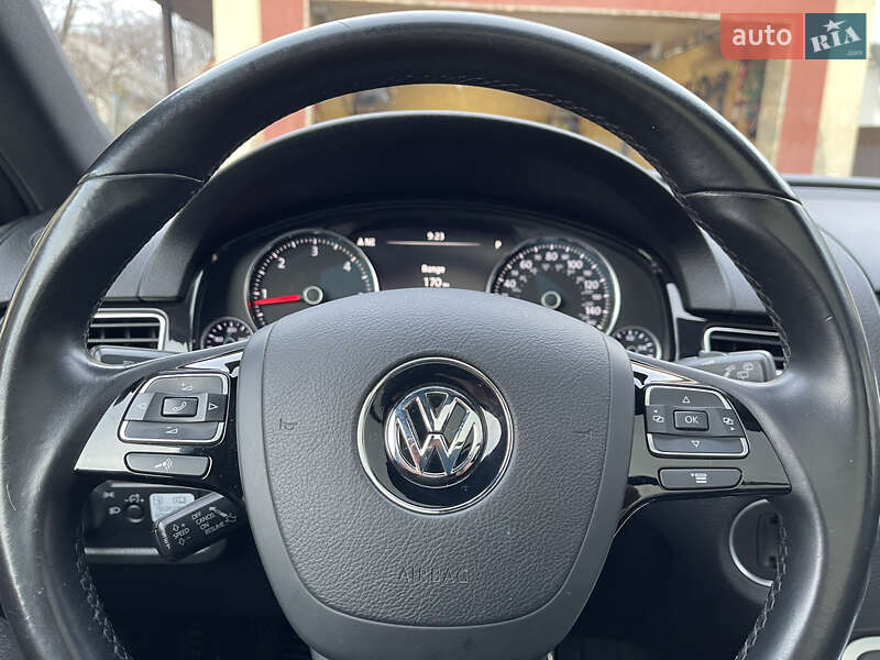 Внедорожник / Кроссовер Volkswagen Touareg 2013 в Смеле