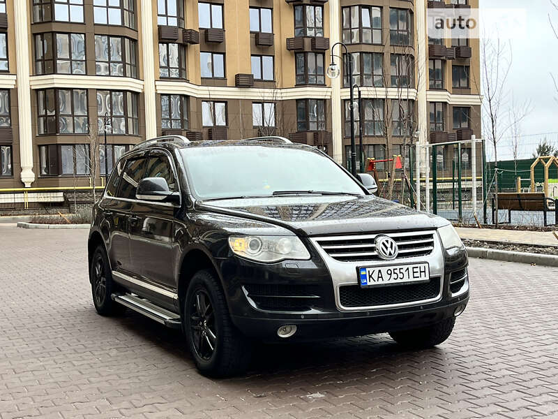 Внедорожник / Кроссовер Volkswagen Touareg 2010 в Киеве