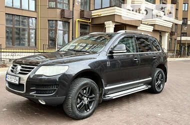 Внедорожник / Кроссовер Volkswagen Touareg 2010 в Киеве