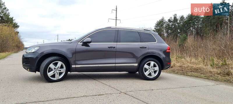 Внедорожник / Кроссовер Volkswagen Touareg 2012 в Львове