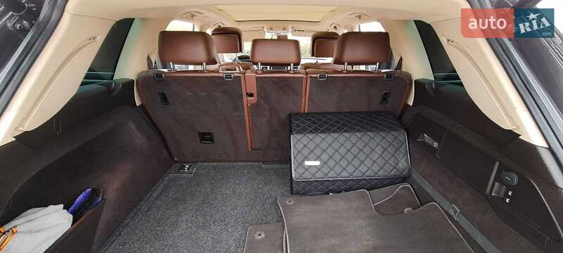 Внедорожник / Кроссовер Volkswagen Touareg 2012 в Львове