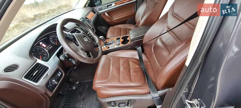 Внедорожник / Кроссовер Volkswagen Touareg 2012 в Львове