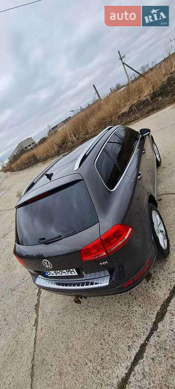 Внедорожник / Кроссовер Volkswagen Touareg 2012 в Львове