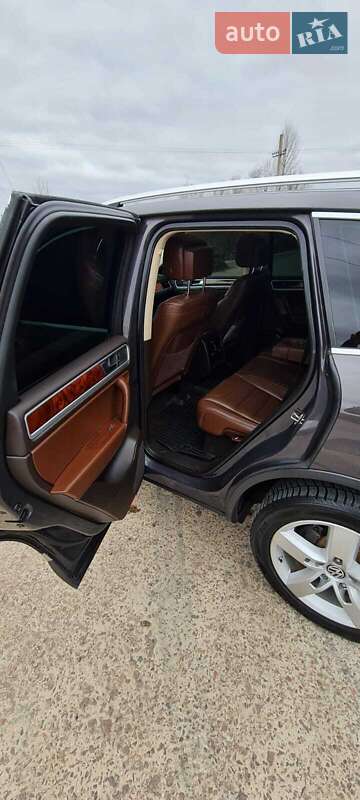 Внедорожник / Кроссовер Volkswagen Touareg 2012 в Львове